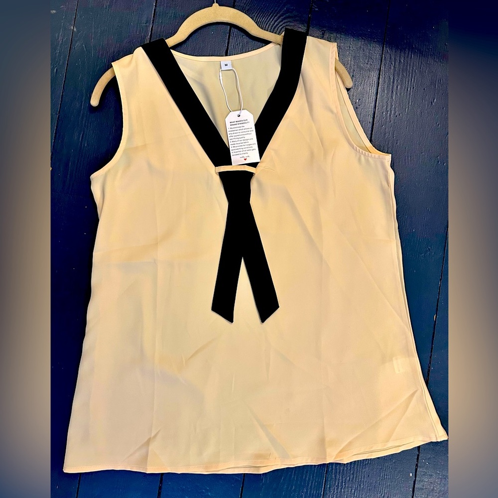 Cute yellow and black blouse!